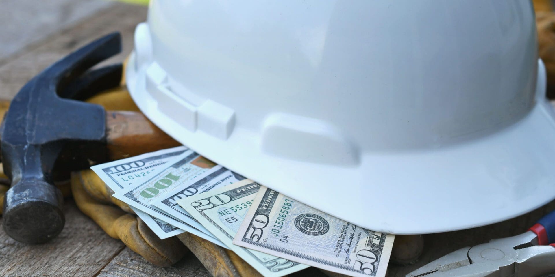 Avoid Scam Roofers in Tampa